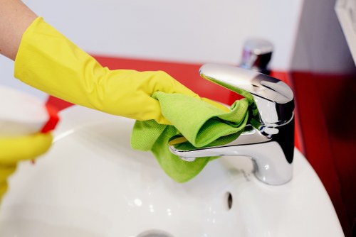 End of tenancy cleaners in SW13 refreshing a move-in property