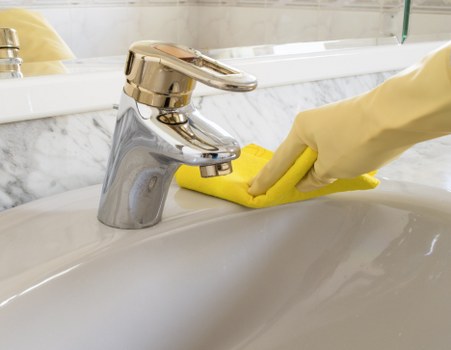 Risk assessment and safety checks before carpet cleaning begins